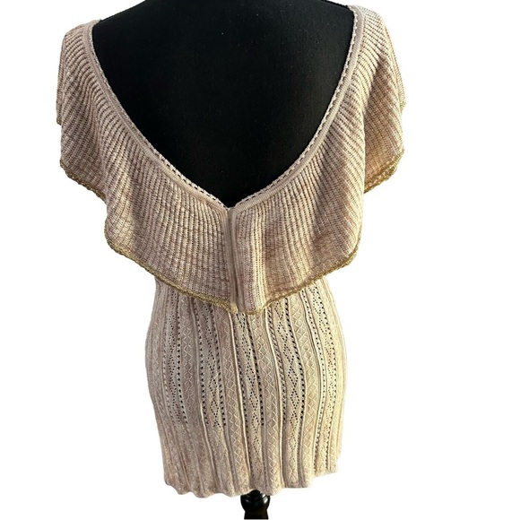 WHBM Cream Sleeveless V-Neck Knit Top with Gold Detailing. Size Medium. - Picture 3 of 9